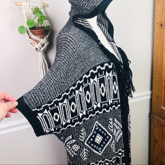 American eagle fringe black Open cardigan sweater - Picture 2 of 7